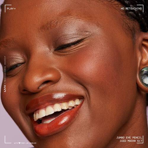 Efekt kredki Jumbo Eye Pencil od NYX PM na powiekach w odcieniu Iced Mocha