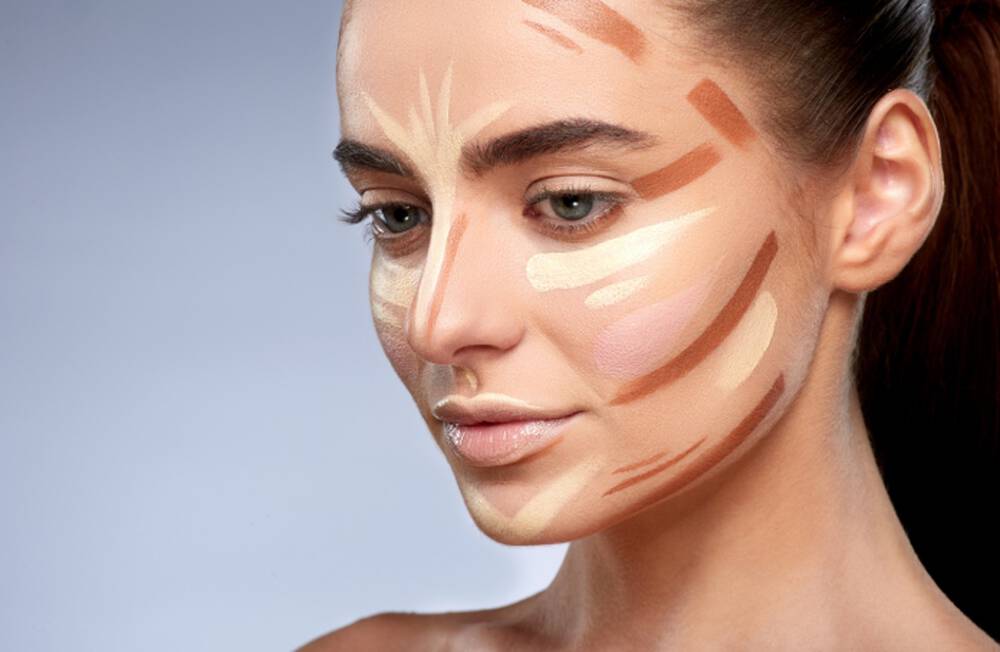 Konturowanie twarzy na mokro