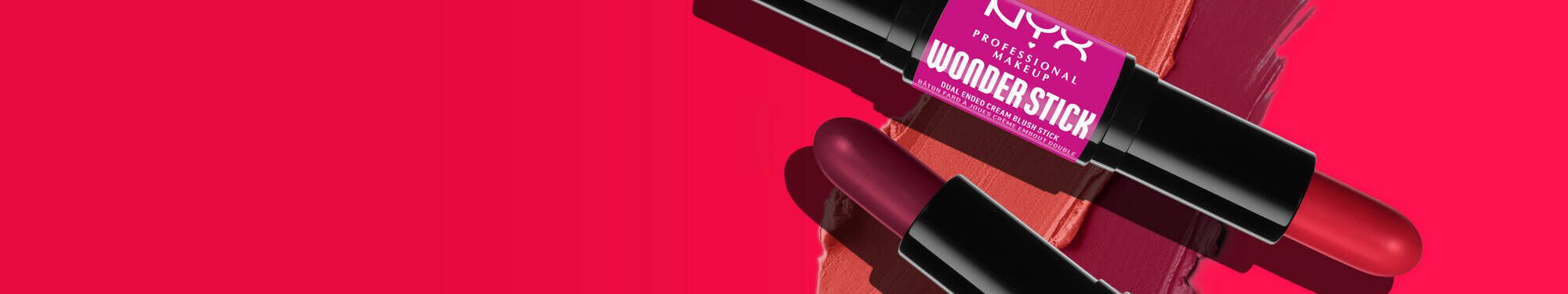 Szminka w odcieniu rożowym na tle rożowego papieru.