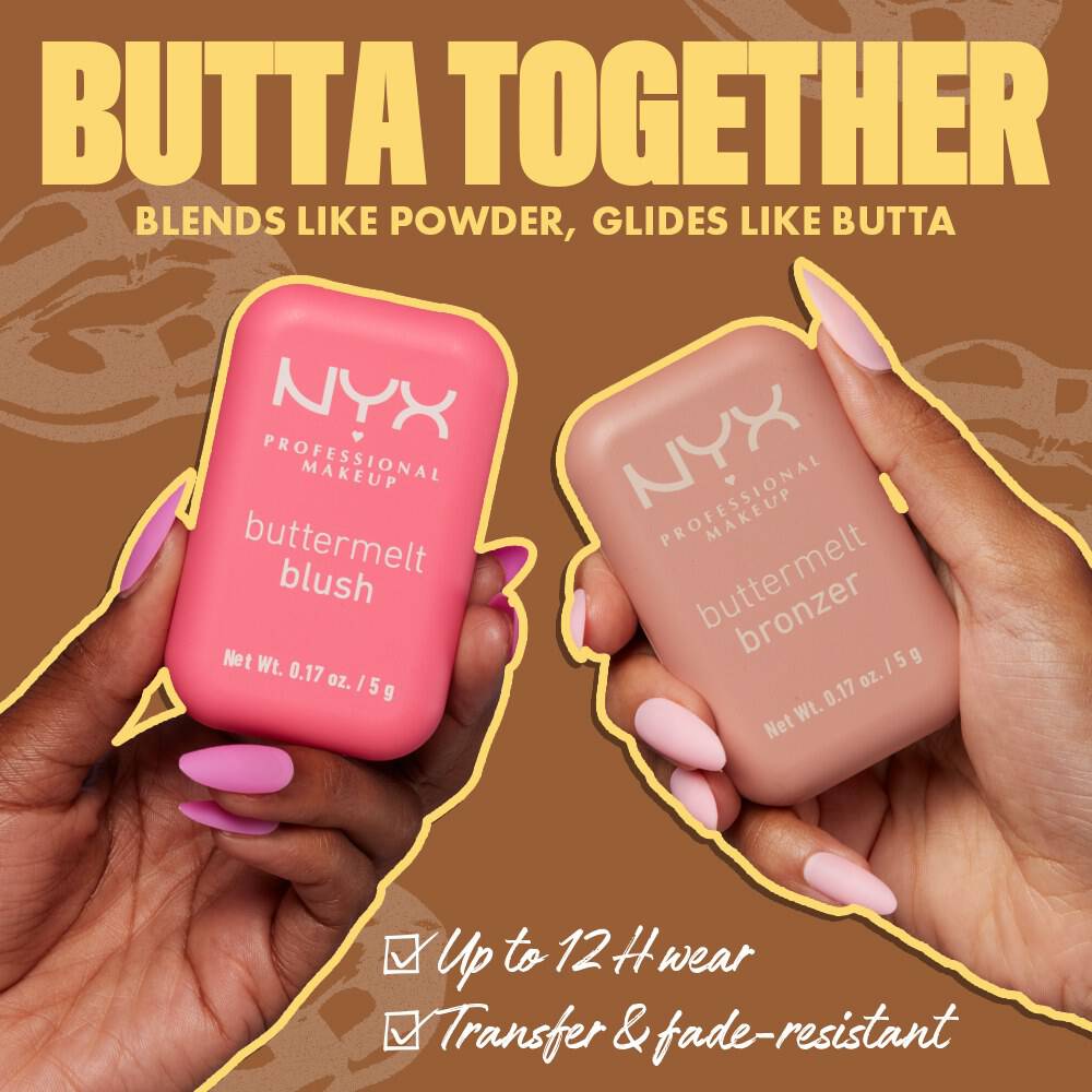 Kobiece dłonie trzymające po lewej roż do policzkow Buttermelt Blush oraz po prawej bronzer Buttermelt Blush