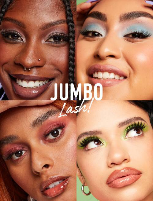 Cztery twarze w kolorowych makijażach z podkręconymi rzęsami i z białym napisem  Jumbo Lash na środku.