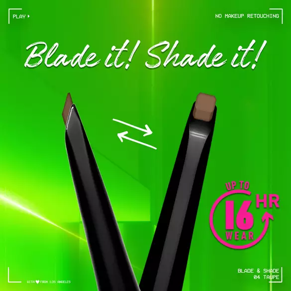 Zbliżenie na produkt do makijażu \'Blade & Shade\' w odcieniu taupe, na tle zielonej grafiki.