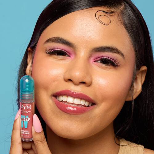 Efekt na ustach błyszczyku Lip IV Hydrating Gloss Stain NYX PM