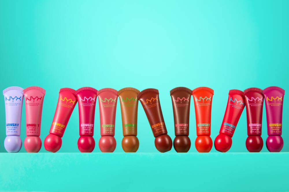 Grafika ukazująca rożne odcienie matowych balsamow do ust NYX PM Smushy Matte Lip Balm