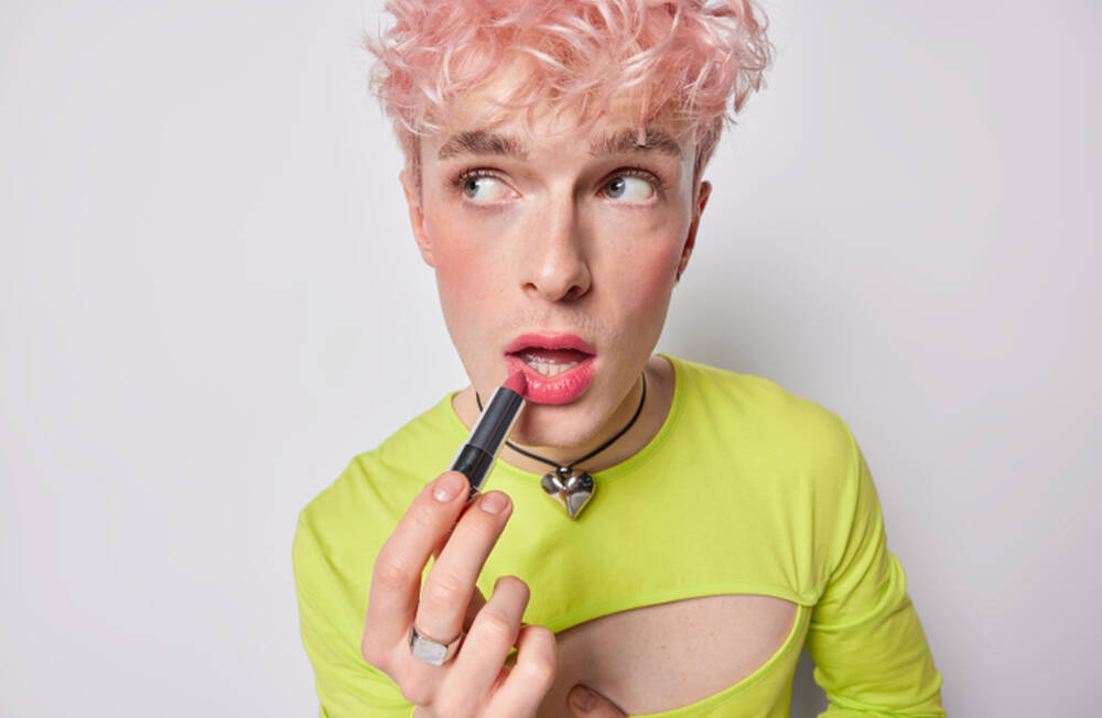 Make-up mężczyzny przed sesją zdjęciową