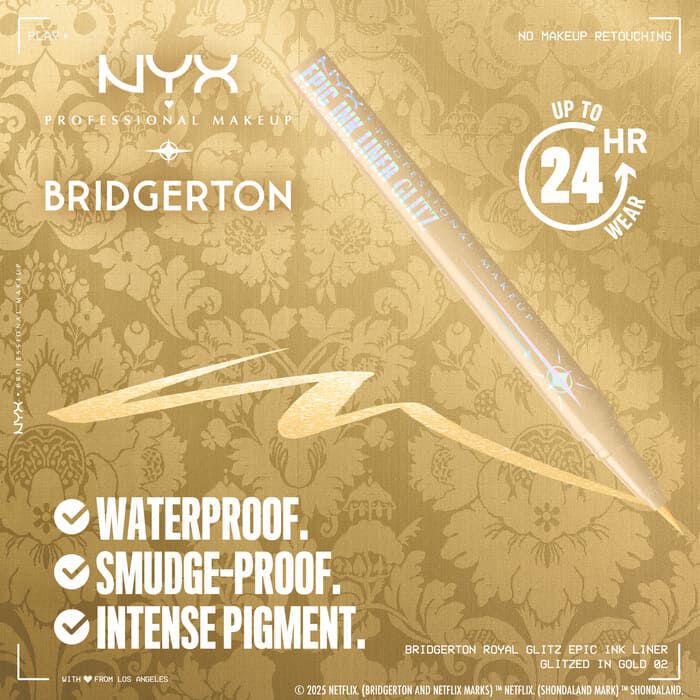 Zbliżenie srebrnej kredki do oczu NYX PM x Bridgerton Royal Epic Ink Liner Glitz na złotym tle. Tekst: WATERPROOF, SMUDGEPROOF, FADEPROOF, 24 HR z ikoną zegara. Odcień 02 Glitzed In Gold.