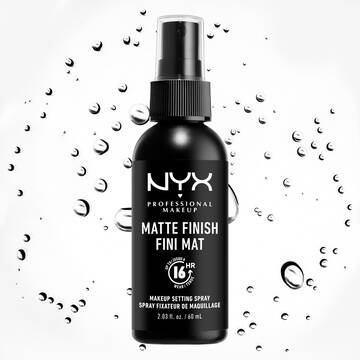 Matowy spray utrwalający makijaż