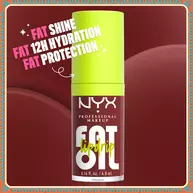 Zbliżenie na pojedynczą tubkę błyszczyka do ust NYX Fat Oil. Tekst wokoł niej podkreśla jego głowne zalety: „FAT SHINE”, „FAT 12H HYDRATION” i „FAT PROTECTION”. Tubka ma neonowozieloną nakrętkę.