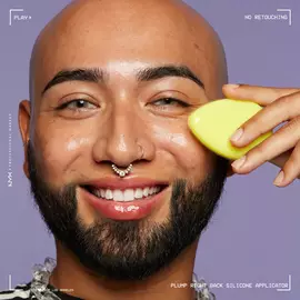 Plump Right Back Silicone Applicator